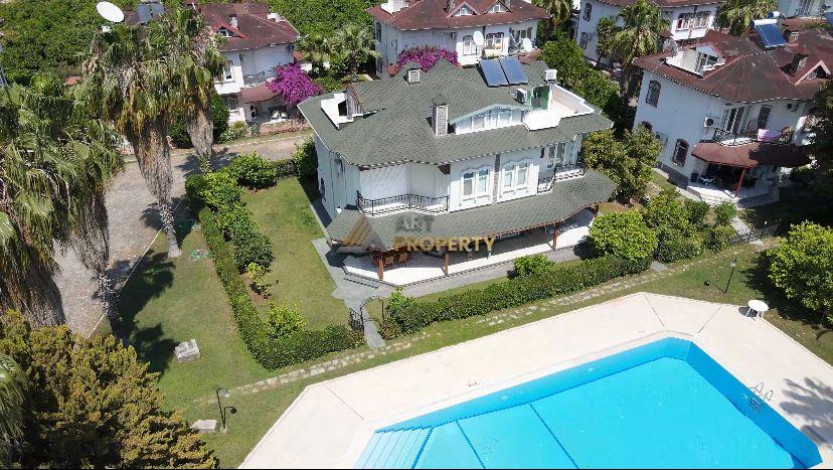 Уютная вилла планировки 7+1, 320м2 в районе Кестель - Ракурс 2