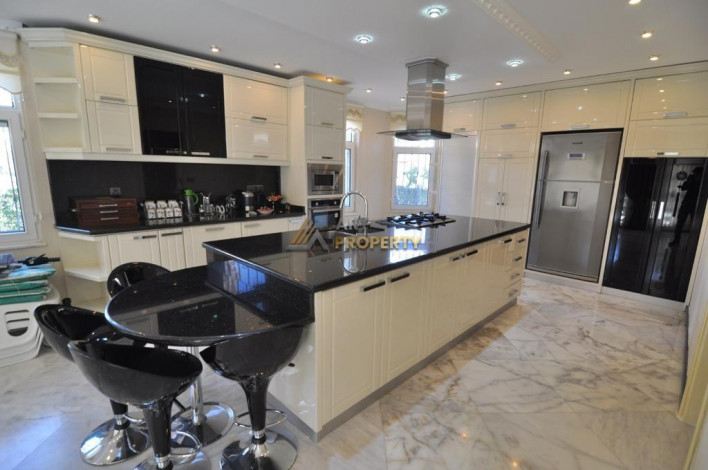 Уютная вилла планировки 7+1, 320м2 в районе Кестель - Ракурс 20