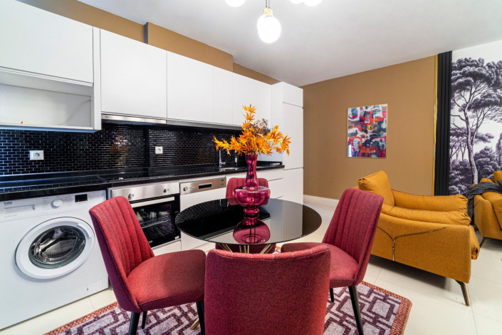 Просторные апартаменты 1+1 с роскошным дизайном мебелью в Кестель, 70м2 - Ракурс 3