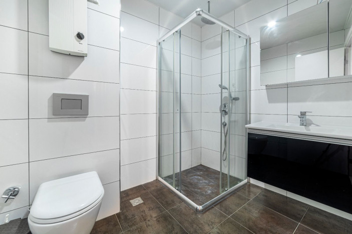 Просторные апартаменты 1+1 с роскошным дизайном мебелью в Кестель, 70м2 - Ракурс 5