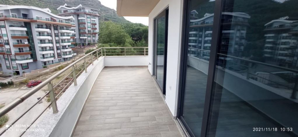 Шикарный пентхаус планировки 4+1 с видом на горы и море, Каргыджак - Ракурс 2