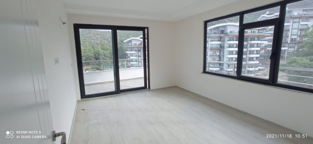 Шикарный пентхаус планировки 4+1 с видом на горы и море, Каргыджак - Ракурс 6