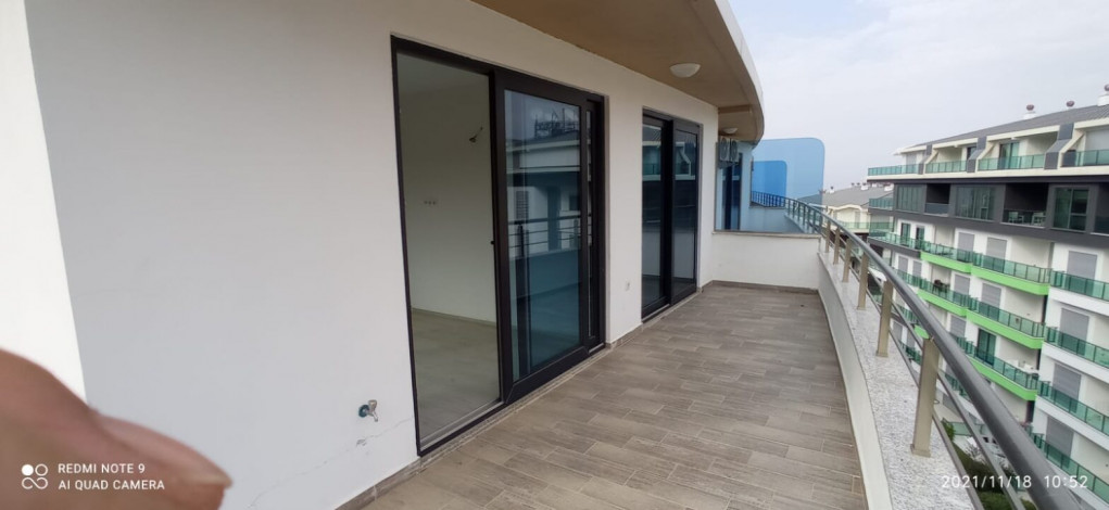 Шикарный пентхаус планировки 4+1 с видом на горы и море, Каргыджак - Ракурс 8