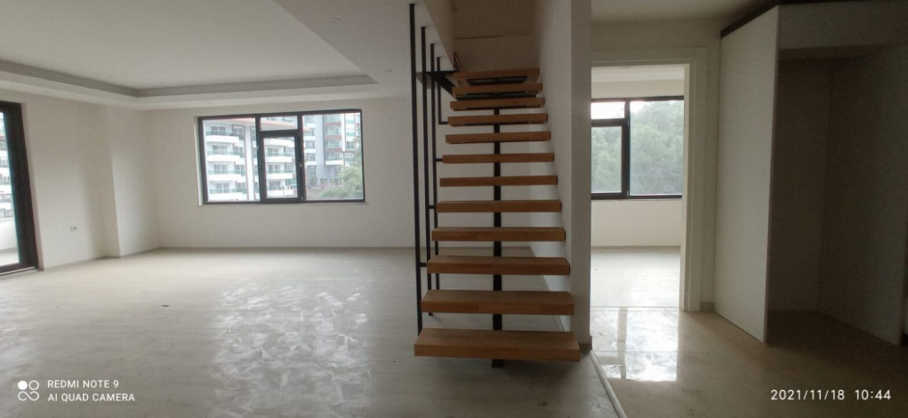 Шикарный пентхаус планировки 4+1 с видом на горы и море, Каргыджак - Ракурс 24