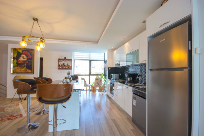 Двухуровневая квартира 4+1 вблизи от моря в районе Кестель, 225 м2 - Ракурс 7