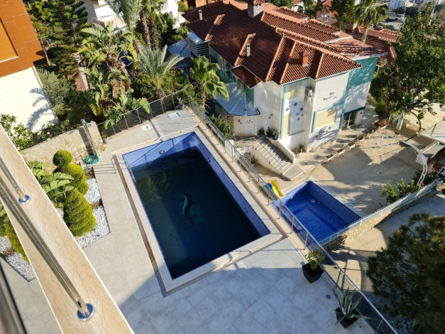 Отличная вилла планировки 4+1, 375м2 с видом на море, район Бекташ, Аланья - Ракурс 3