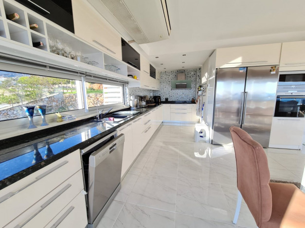 Отличная вилла планировки 4+1, 375м2 с видом на море, район Бекташ, Аланья - Ракурс 18