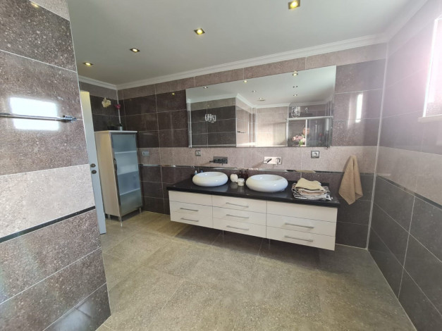 Отличная вилла планировки 4+1, 375м2 с видом на море, район Бекташ, Аланья - Ракурс 32