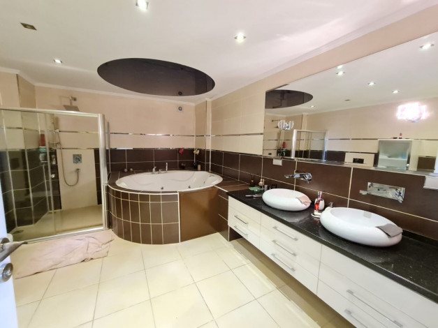 Отличная вилла планировки 4+1, 375м2 с видом на море, район Бекташ, Аланья - Ракурс 34