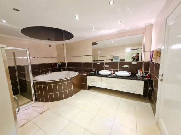 Отличная вилла планировки 4+1, 375м2 с видом на море, район Бекташ, Аланья - Ракурс 50