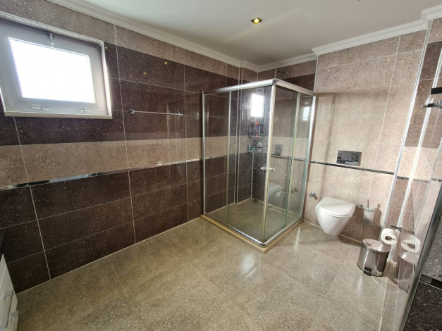 Отличная вилла планировки 4+1, 375м2 с видом на море, район Бекташ, Аланья - Ракурс 57