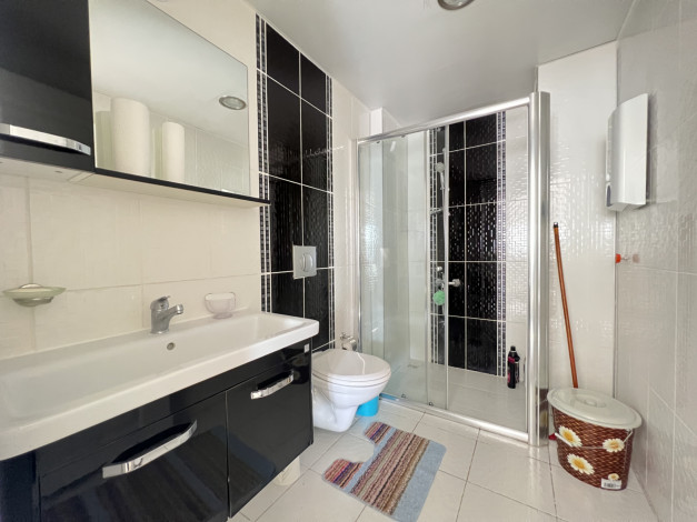 Меблированная квартира планировки 1+1, 65м2 с видом на море, район Махмутлар - Ракурс 11