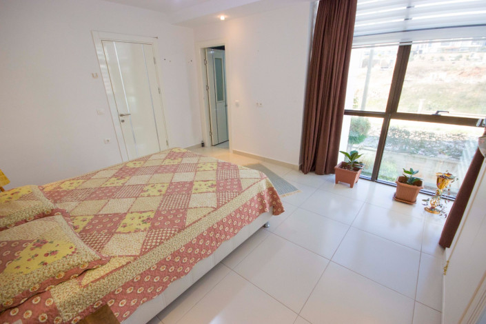 Двухуровневая квартира 4+1 вблизи от моря в районе Кестель, 225 м2 - Ракурс 18