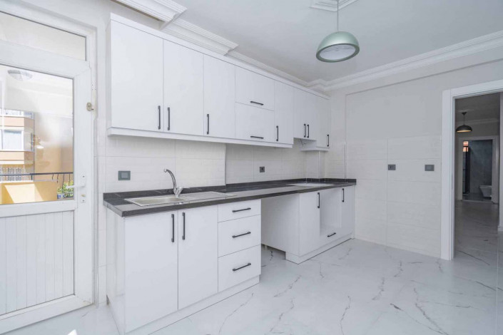 Уютная просторная квартира планировки 3+1, 150м2 в центральной части города Аланья - Ракурс 4