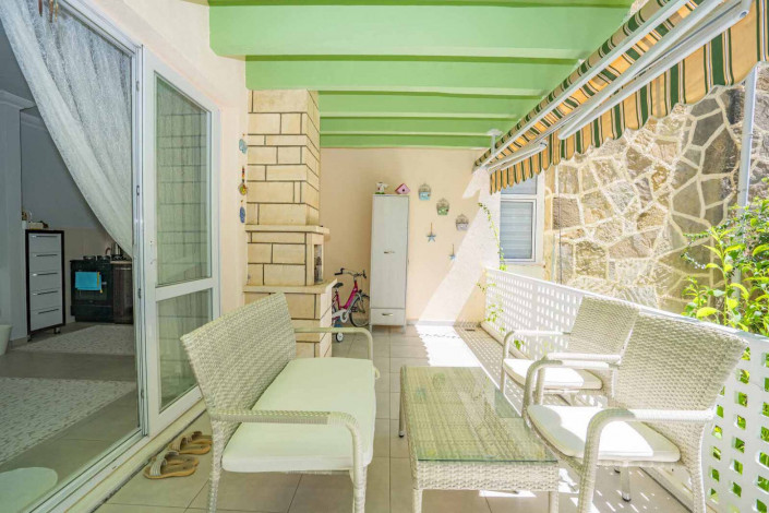 Меблированная квартира планировки 2+1, 105м2 в шаговой доступности от моря, Окуджалар - Ракурс 24