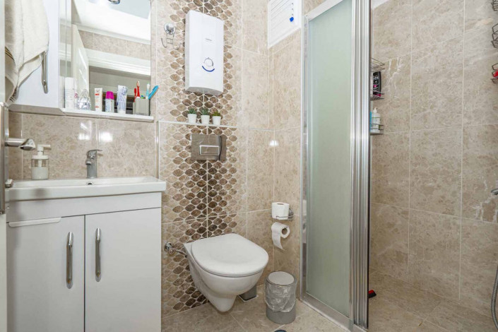 Меблированная квартира планировки 1+1, 60м2 с видом на море, район Махмутлар - Ракурс 4