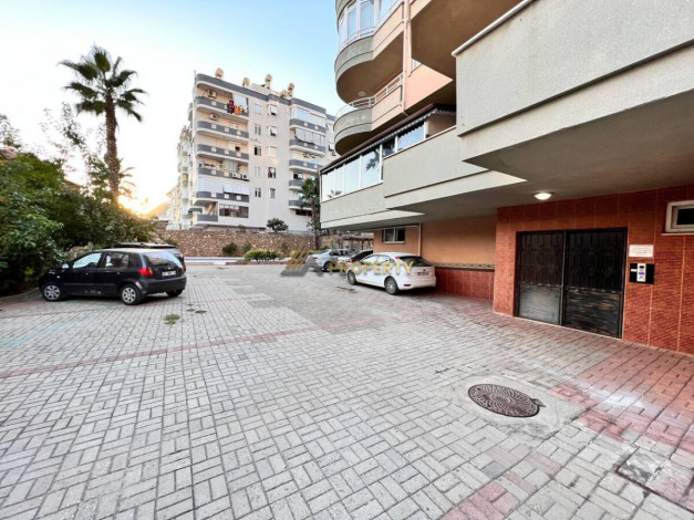 Квартира планировки 3+1, 185м2 с отдельной кухней с видом на море и крепость, центр Алании - Ракурс 2