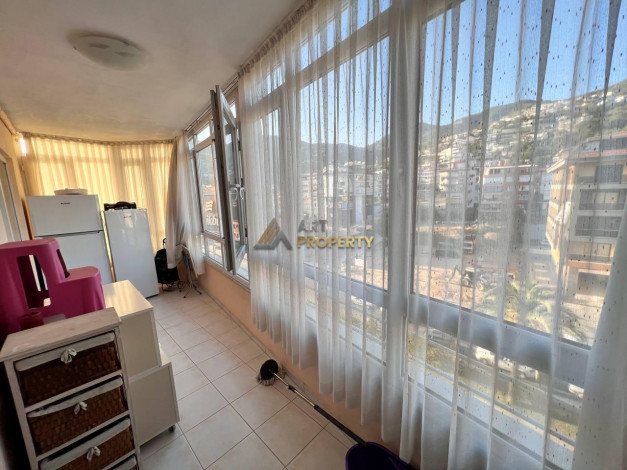 Квартира планировки 3+1, 185м2 с отдельной кухней с видом на море и крепость, центр Алании - Ракурс 10