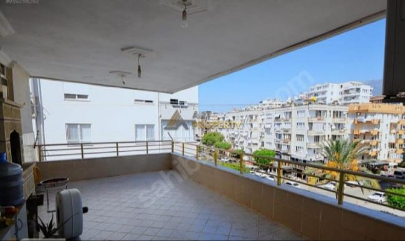 Трехкомнатная меблированная квартира в 50 метрах от моря в Махмутлар, 130м2 - Ракурс 9