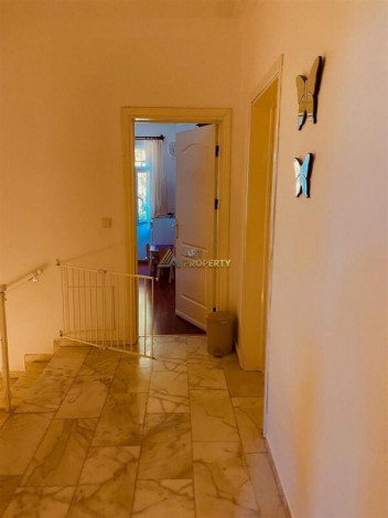 Уютная трехэтажная вилла в районе Дымчай - Ракурс 4