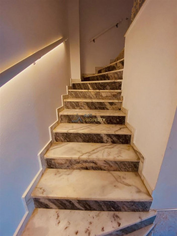 Уютная трехэтажная вилла в районе Дымчай - Ракурс 10