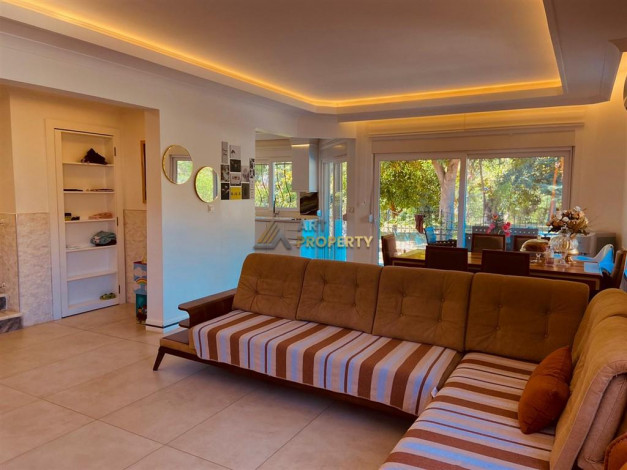 Уютная трехэтажная вилла в районе Дымчай - Ракурс 16