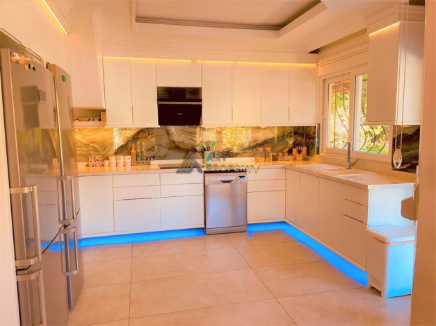 Уютная трехэтажная вилла в районе Дымчай - Ракурс 18