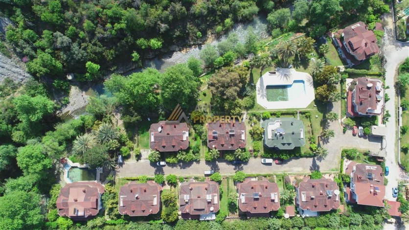 Уютная трехэтажная вилла в районе Дымчай - Ракурс 44