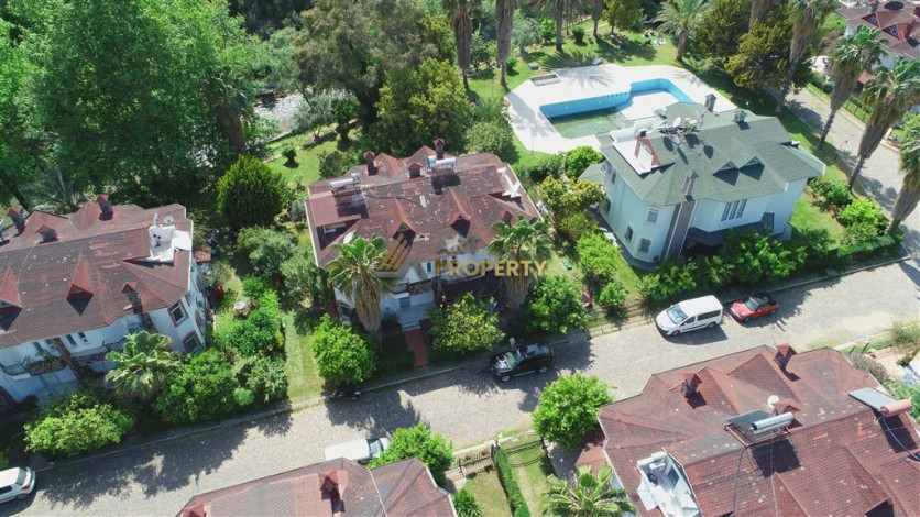 Уютная трехэтажная вилла в районе Дымчай - Ракурс 45