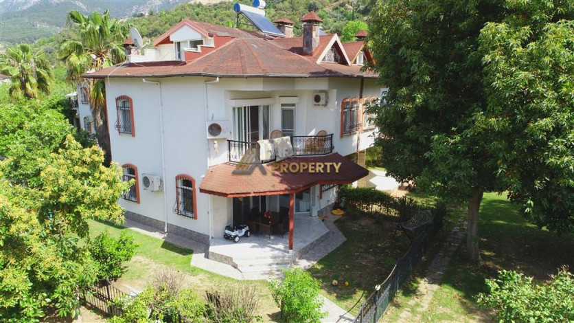 Уютная трехэтажная вилла в районе Дымчай - Ракурс 49