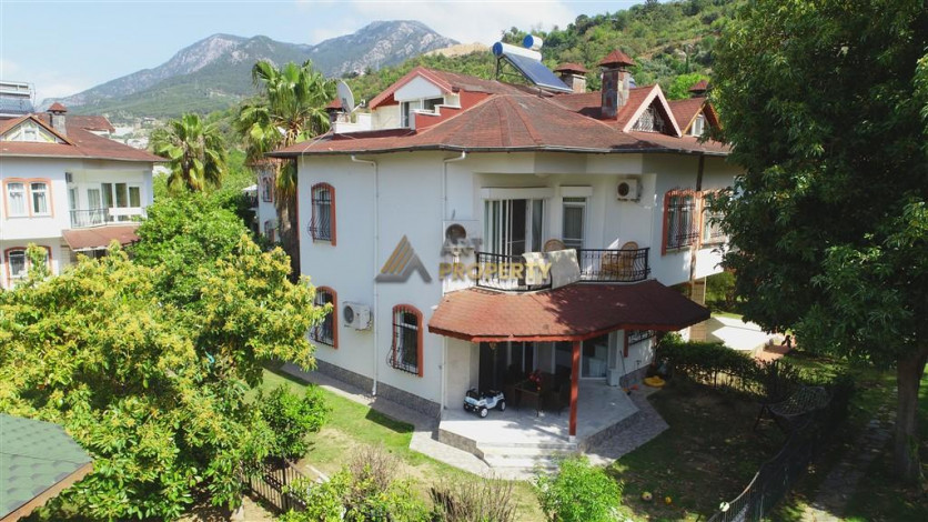 Уютная трехэтажная вилла в районе Дымчай - Ракурс 50