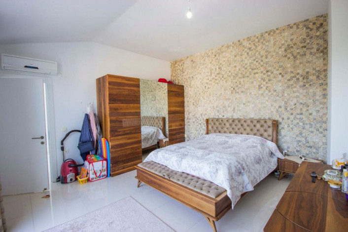 Меблированные двухуровневые апартаменты 3+1 с современным дизайном в Кестель, 155м2 - Ракурс 9