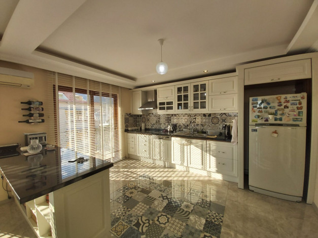 Просторный пентхаус планировки 5+1 в престижном районе Оба - Ракурс 30