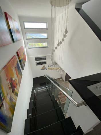 Трехэтажная вилла планировки 5+2, 330м2 в районе Каргыджак - Ракурс 10