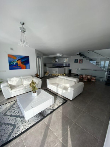 Трехэтажная вилла планировки 5+2, 330м2 в районе Каргыджак - Ракурс 12