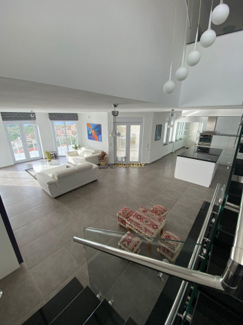 Трехэтажная вилла планировки 5+2, 330м2 в районе Каргыджак - Ракурс 13