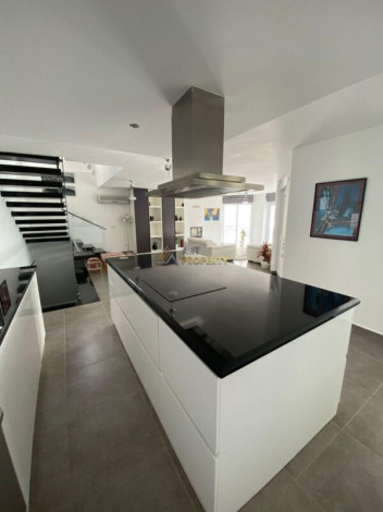 Трехэтажная вилла планировки 5+2, 330м2 в районе Каргыджак - Ракурс 15