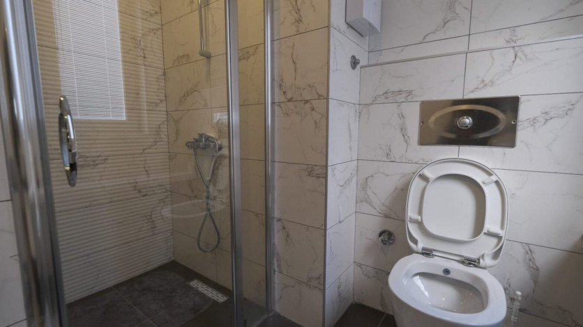 Просторная меблированная квартира планировки 1+1, 70м2 в районе Махмутлар - Ракурс 19