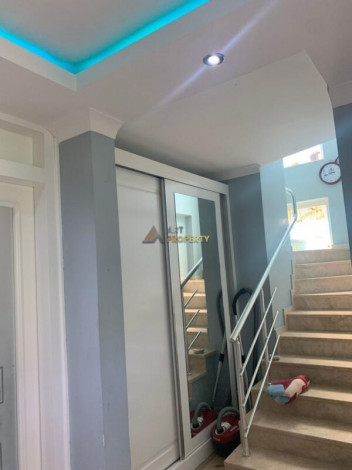 Трехэтажная вилла с видом на море в престижном районе Тепе, центр Алании - Ракурс 2