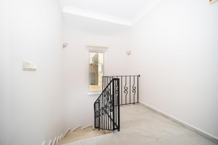 Двухэтажная вилла 3+1, 245м2 в районе Конаклы - Ракурс 18