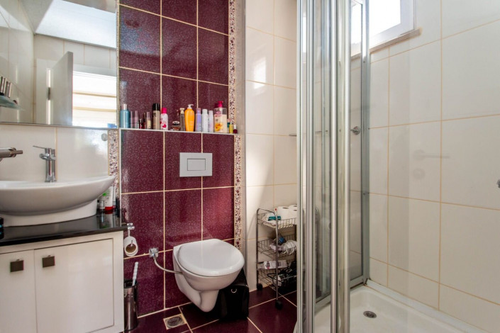 Меблированные апартаменты планировки 2+1, 105м2 с видом на море в районе Кестель - Ракурс 5