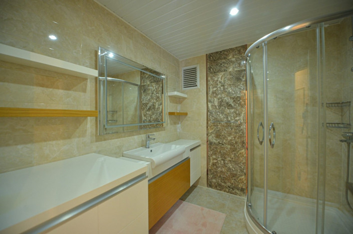 Просторная меблированная  квартира планировки  2+1, с видом на горы в Махмутларе, 105 м2. - Ракурс 6