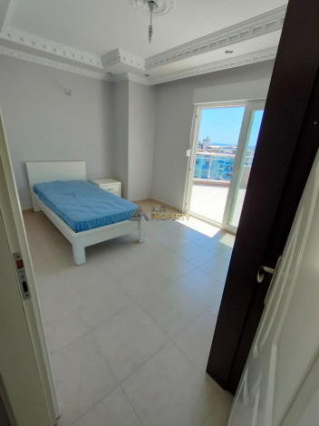 Просторный пентхаус планировки 4+1 с видом на море в районе Махмутлар - Ракурс 3