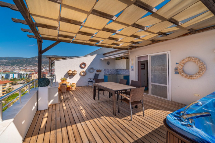 Пентхаус планировки 4+1 с видом на море в районе Тосмур - Ракурс 14