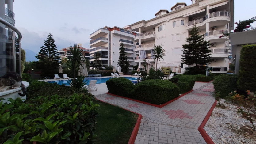 Четырехкомнатные апартаменты в элитном комплексе в районе Тосмур, 130 м2 - Ракурс 2