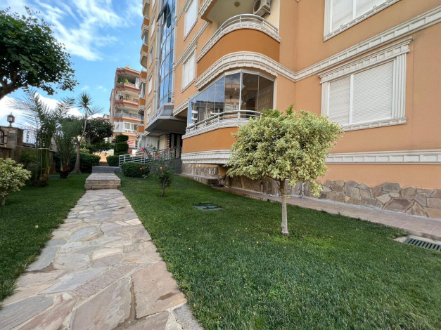 Просторные видовые апартаменты планировки 6+1, 300м2 в центре Алании - Ракурс 2