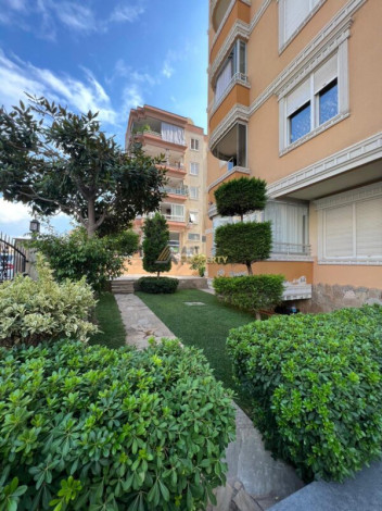 Просторные видовые апартаменты планировки 6+1, 300м2 в центре Алании - Ракурс 3