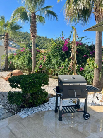 Шикарная вилла с территорией и бассейном в районе Каргыджак - Ракурс 2