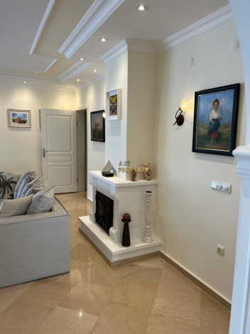 Шикарная вилла с территорией и бассейном в районе Каргыджак - Ракурс 8