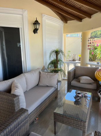 Шикарная вилла с территорией и бассейном в районе Каргыджак - Ракурс 10